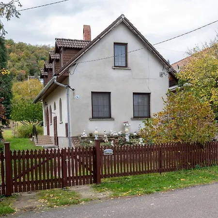 Nosztalgia Nyaralohaz *