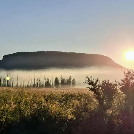 Nosztalgia Nyaralohaz סיגליגט