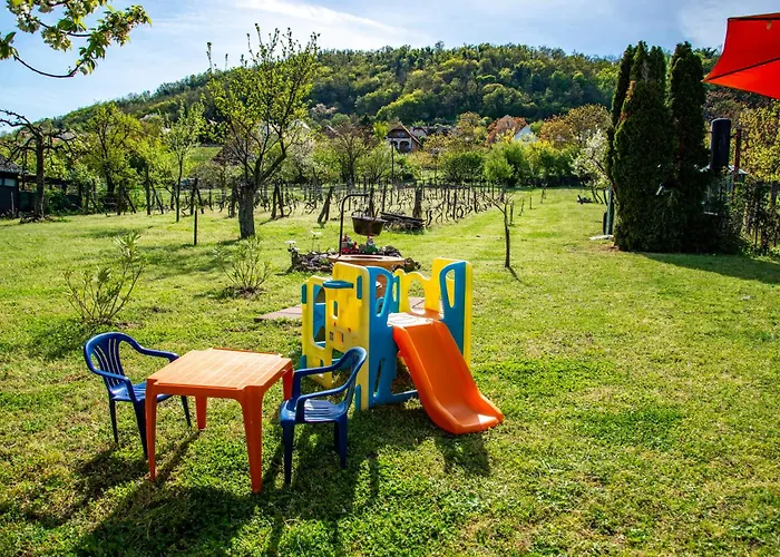 Nosztalgia Nyaralohaz * סיגליגט