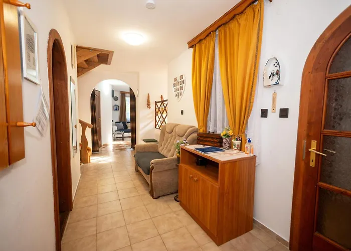 Nosztalgia Nyaralohaz סיגליגט