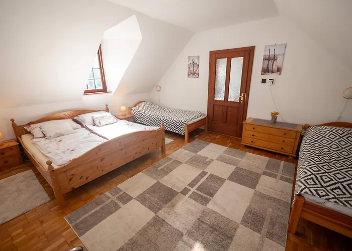 Nosztalgia Nyaralohaz * סיגליגט